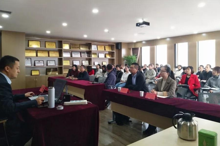 学无止境|拼搏在线官方网站,拼搏（中国）
举办法律知识专题培训